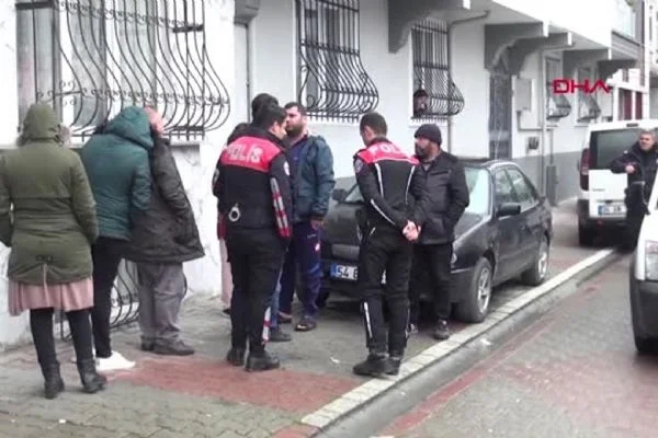 Evde zincirlenmiş Suriyeli genç kıza polis yardım eli uzattı