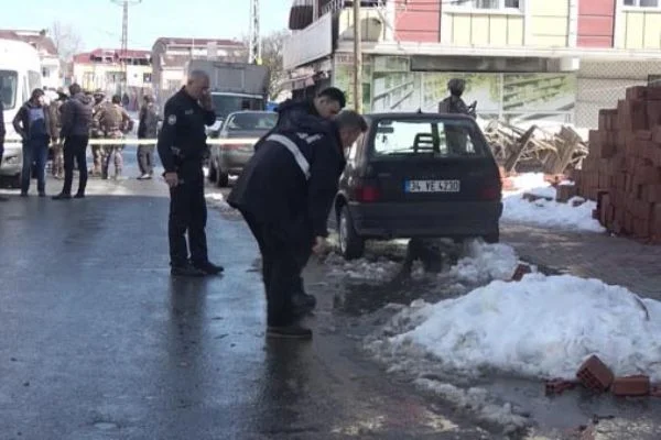 Evi basılan kayınpeder pompalı tüfeğine sarıldı