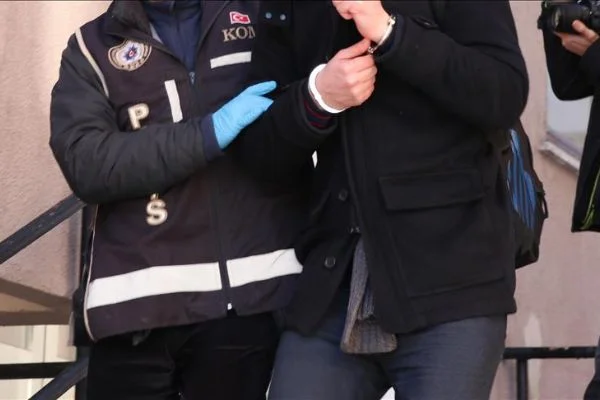 FETÖ'nün hücre evinde 3 zanlı yakalandı
