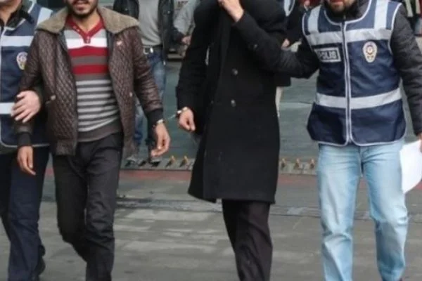 FETÖ okulunda çalışan öğretmen karı koca sahte kimlikle yakalandı