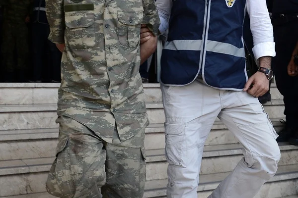 FETÖ soruşturması: 53 muvazzaf asker hakkında gözaltı kararı