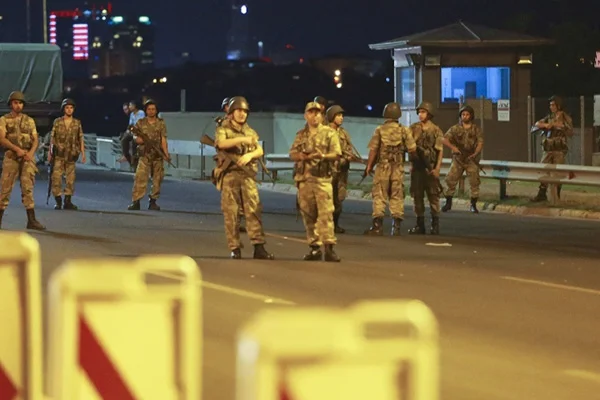 FETÖ üyesi 74 firari asker terörden arananlar listesine eklendi