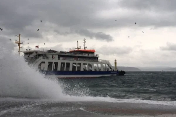 Gökçeada'da feribot seferlerinde aksama