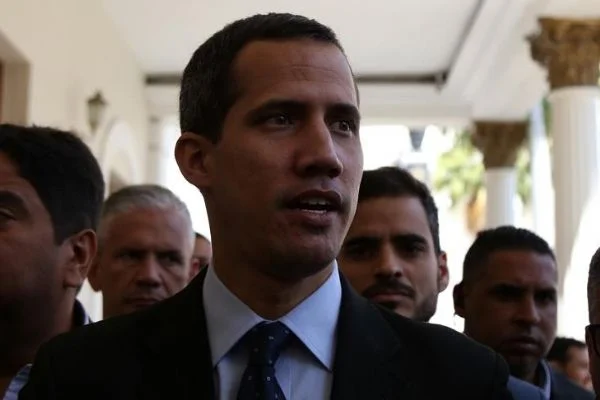 Guaido'dan ailesinin polislerce soruşturulduğu iddiası