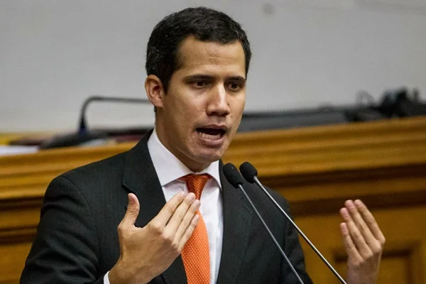 Guaido'nun davet ettiği 4 Avrupa Parlamentosu üyesi ülkeye alınmadı