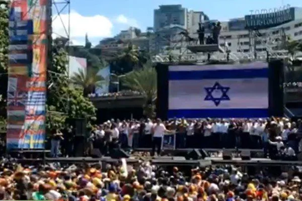 Guaido'nun gösterilerinde dev İsrail bayrağı...
