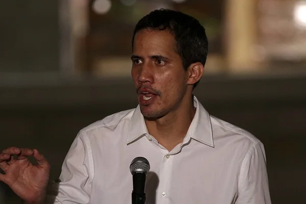 Guaido, Venezuela'ya insani yardımların girdiğini söyledi