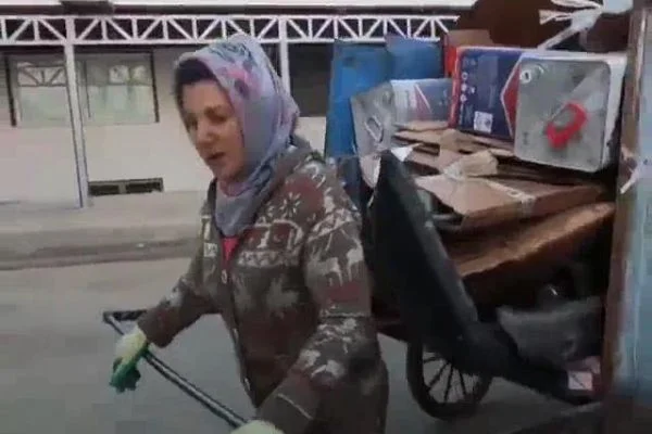 Hanife Akdemir sokaktan topladığı hurdalarla ailesinin geçimini sağlıyor