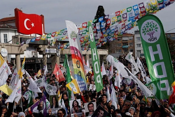 HDP İstanbul'un 24 ilçesinde aday çıkarmayacak