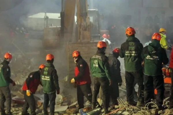 İHH Arama Kurtarma Timi Kartal'da