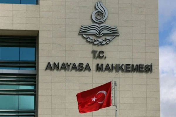 İhtiyati tedbir kararına uyulmamasına Anayasa Mahkemesinden iptal kararı