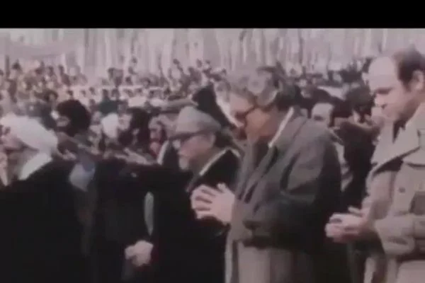 İran'da 1979 yılında, Humeyni Devrimi'nden sonra kılınan ilk Cuma namazı