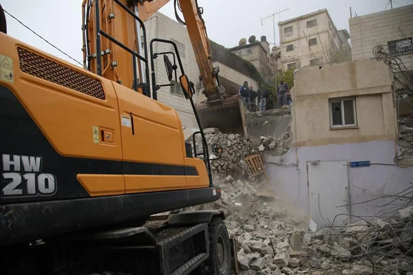 İsrail bir Filistinliyi daha evsiz bıraktı