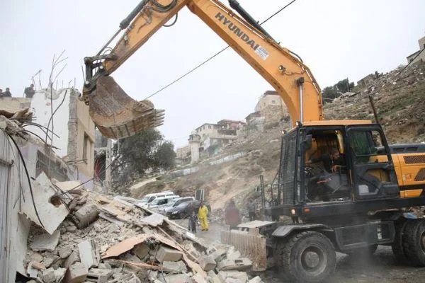 İsrail Doğu Kudüs'te Filistinlilere ait 3 evi yıktı