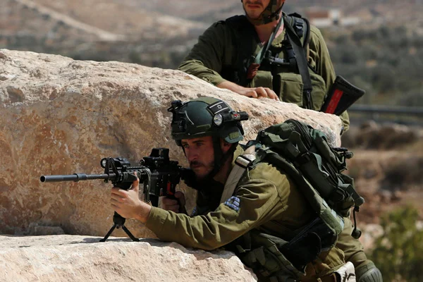 İsrail Ramallah'ta bir camiye baskın yaptı