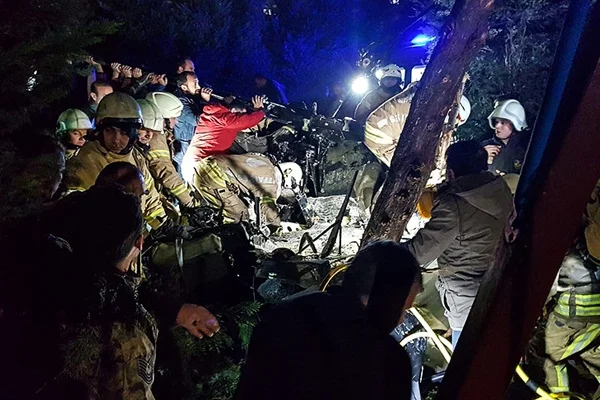 İstanbul'da askeri helikopter düştü: 4 asker hayatını kaybetti