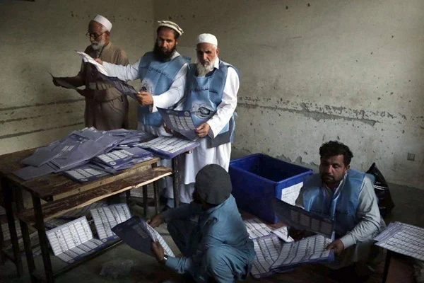 İsteyen Taliban'a şikayetini yazacak