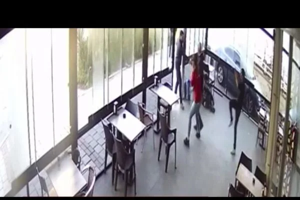 İzmir'de pastahane çalışanlarına silahlı saldırı