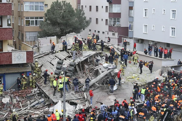 Kartal'daki çöken binada hayatını kaybedenlerin sayısı arttı
