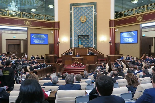 Kazakistan'da hükümet istifa etti