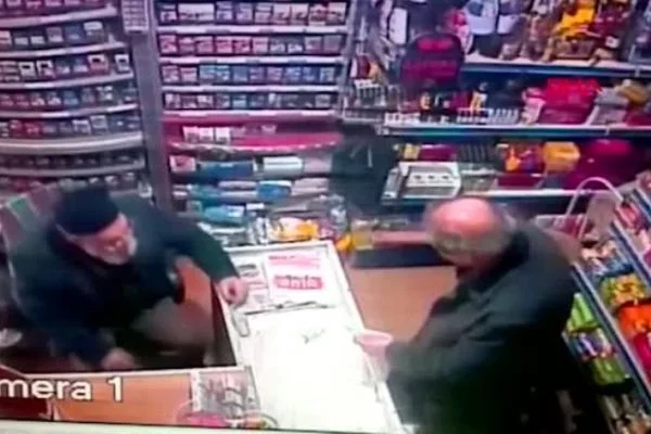 Kendisini dolandırmaya çalışan şahısa yaşlı adamdan 'Osmanlı tokadı'