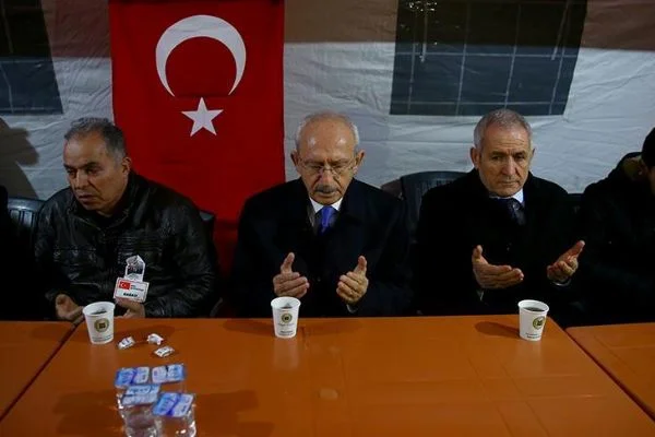 Kılıçdaroğlu'ndan şehit evine taziye ziyareti