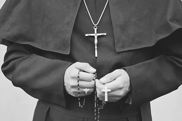 Kiliselerde çocuklara istismarda bulunan 286 rahibin ismi açıklandı