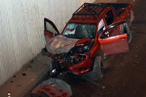 Kontrolden çıkan kamyonet köprüden uçtu: 4 yaralı