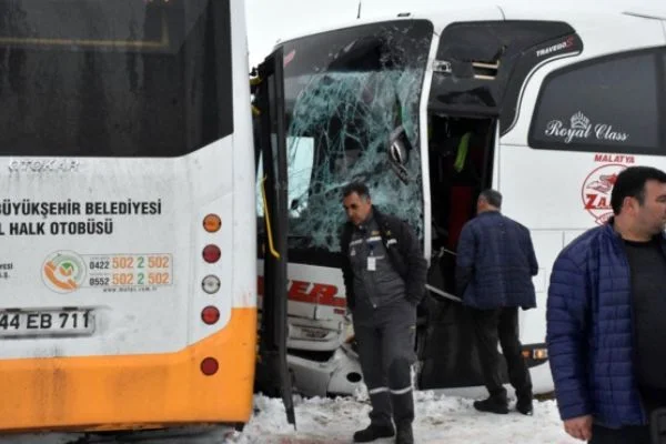 Malatya'da iki otobüs çarpıştı: 1 ölü, 17 yaralı