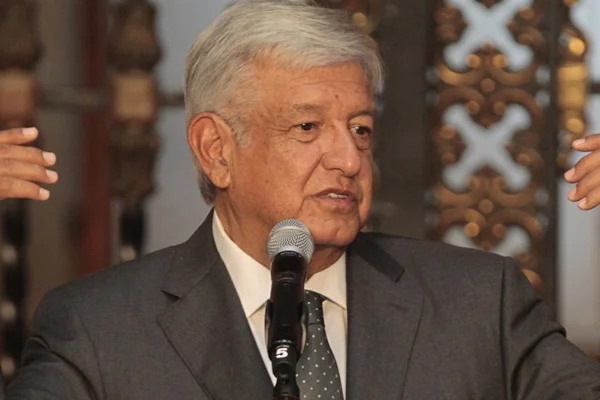 Meksika Devlet Başkanı lüks makam araçlarını sattı
