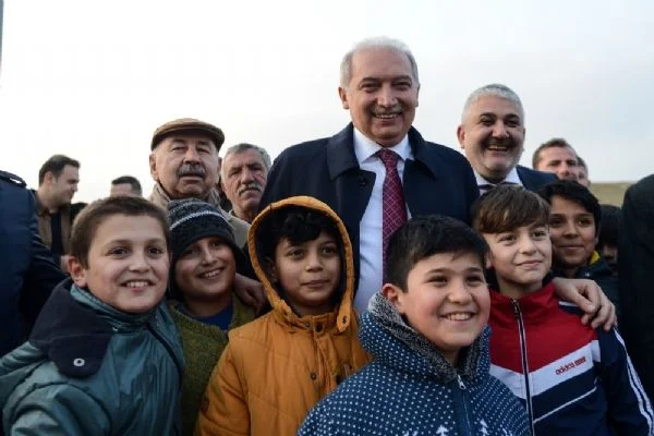 Mevlüt Uysal gençler için ayağa kalktı