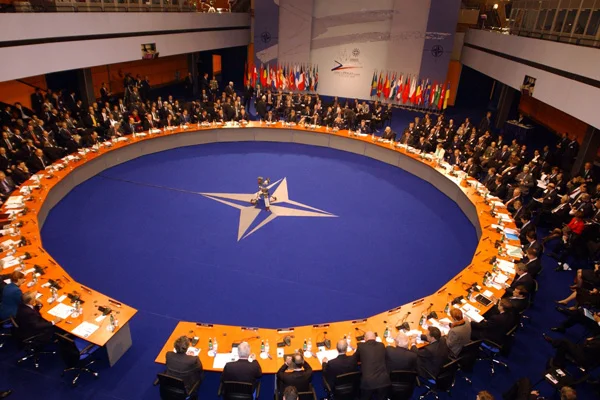 NATO, INF'yi görüşmek için toplanıyor