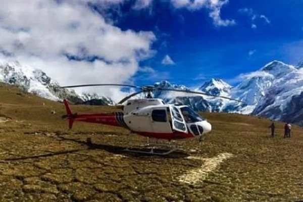 Nepal'de bakanı taşıyan helikopter düştü