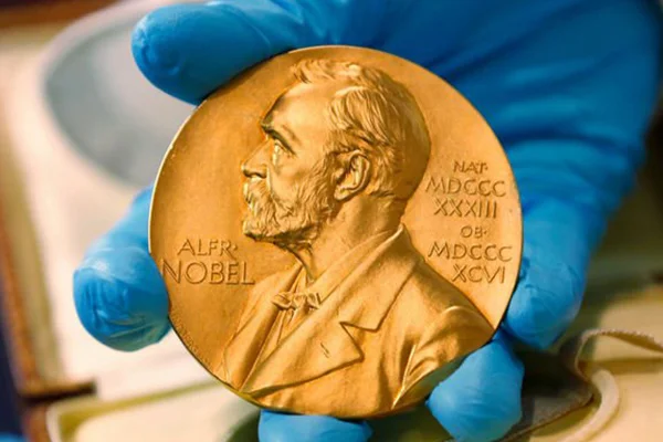 Nobel Akademi'de, 'deprem' sürüyor