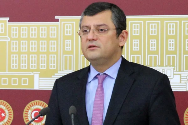 Özgür Özel'den CHP yönetimine tepki