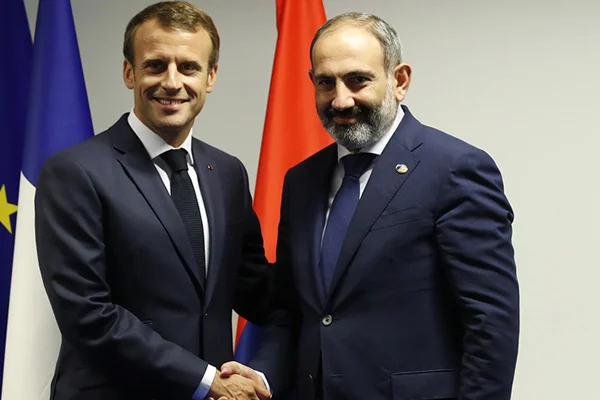 Paşinyan'dan, Macron'un soykırım kararı ile ilgili açıklama