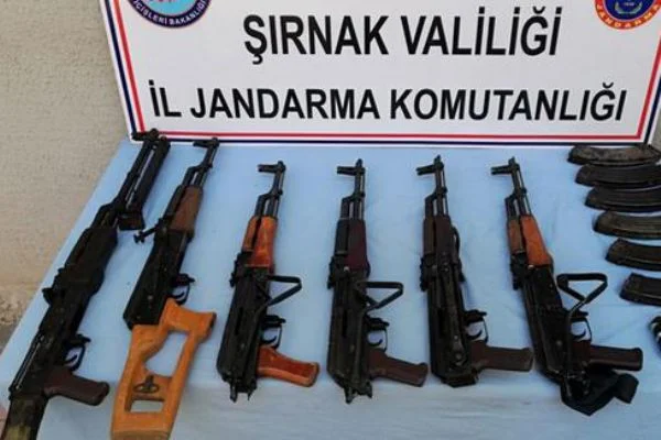 PKK'lı teröristlere ait silah ve mühimmat ele geçirildi.