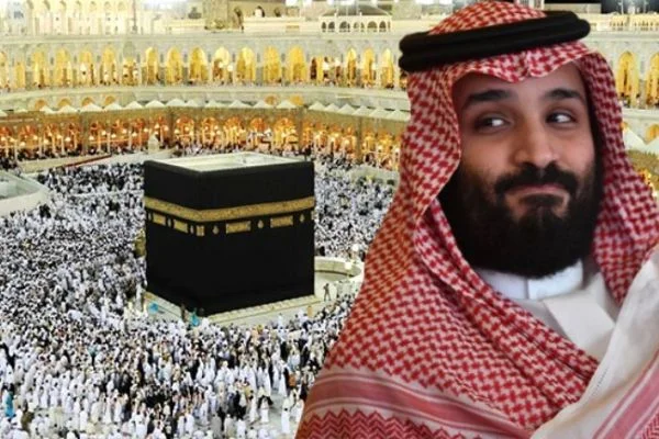 Prens Selman Kabe'nin çatısına çıktı