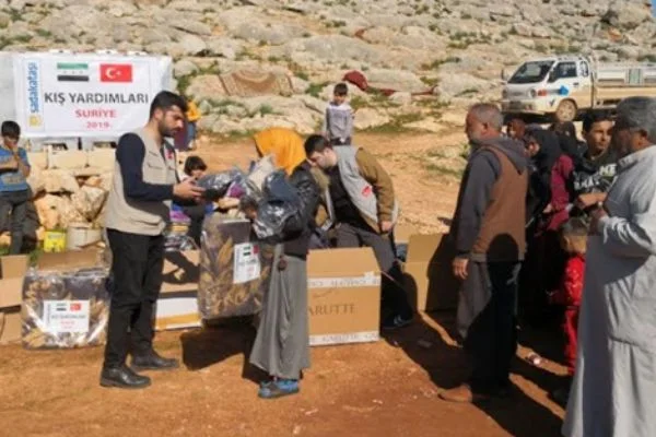 Sadakataşı'ndan Suriyeli mültecilere kış yardımı