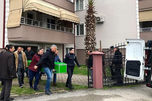 Sakarya'da bir polis memuru evinde ölü bulundu