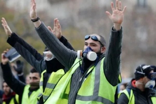 Sarı Yeleklilerin kurucusu siyasi parti kuruyor