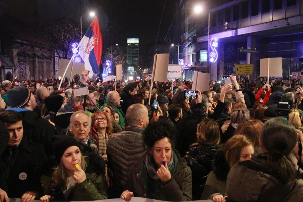 Sırbistan ve Karadağ'da hükümet karşıtı protestolar sürüyor