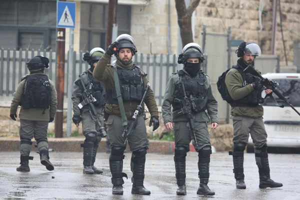 Siyonist İsrail askerlerinden Ramallah'a baskın