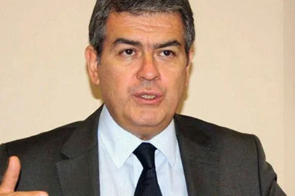 Süheyl Batum istifa etti