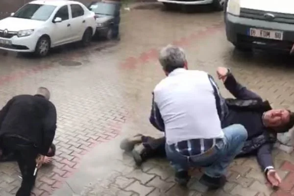 Tapu Müdürlüğü önünde kanlı kavga