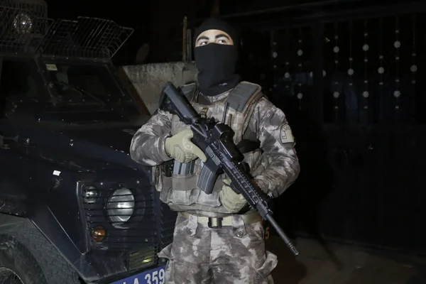Terör örgütü PKK'ya şafak baskını