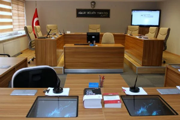 Terörist elebaşı için doğum günü kutlamasına katılanlara hapis