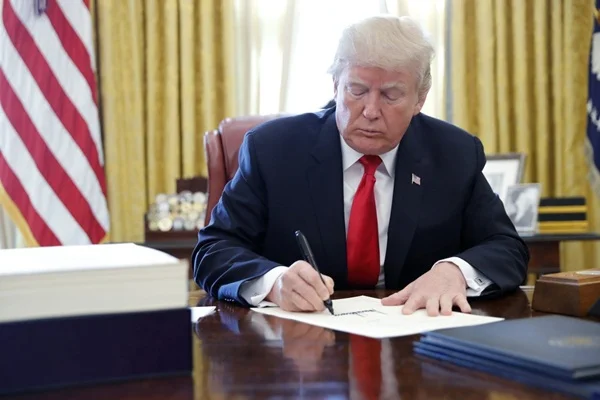 Trump 'ulusal acil durum' ilan etti