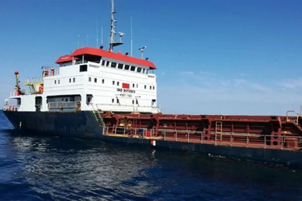 Türk gemisi karaya oturdu