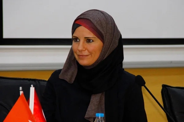 Türkiye gazetesi, Bucak'ın eşi Burcu Çetinkaya'nın yazılarına son verdi